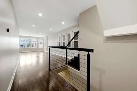 6828 South Champlain Avenue Chicago IL 60637