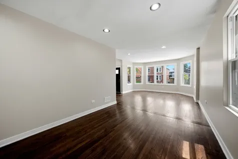 6828 South Champlain Avenue Chicago IL 60637