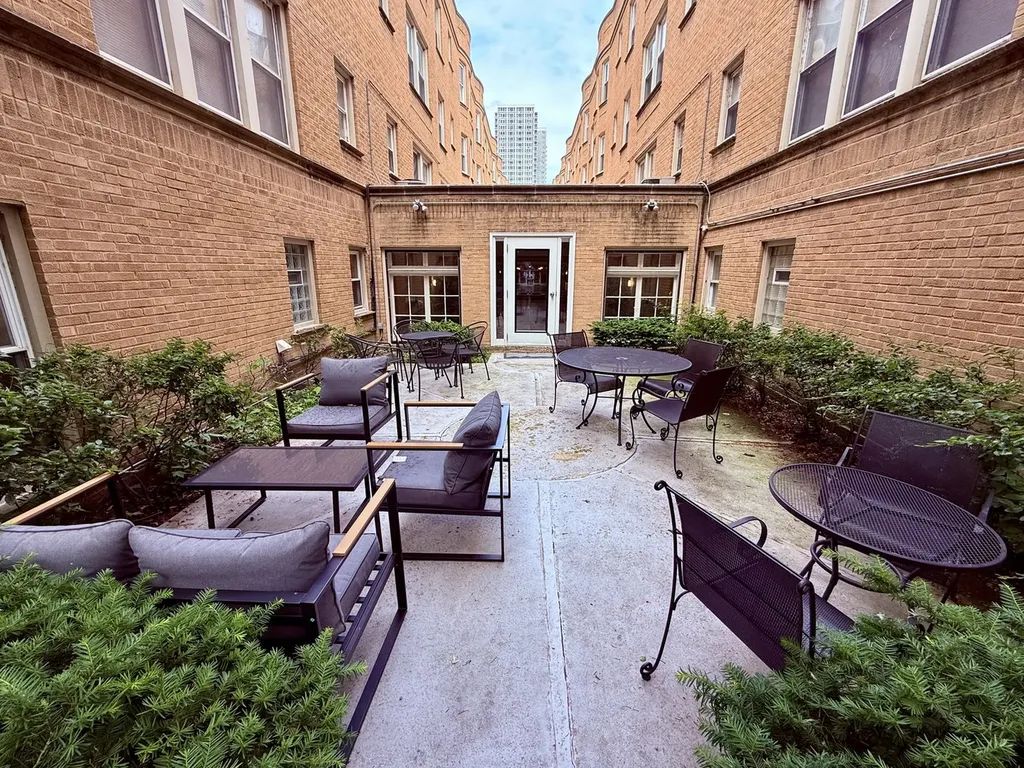 4240 North Clarendon Avenue Chicago IL 60613