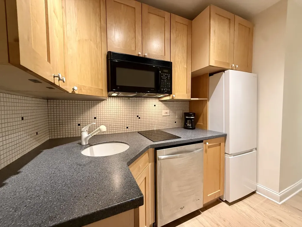4240 North Clarendon Avenue Chicago IL 60613