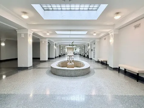 4240 North Clarendon Avenue Chicago IL 60613