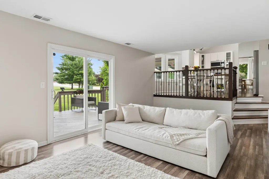 615 Chester Court E Aurora IL 60504