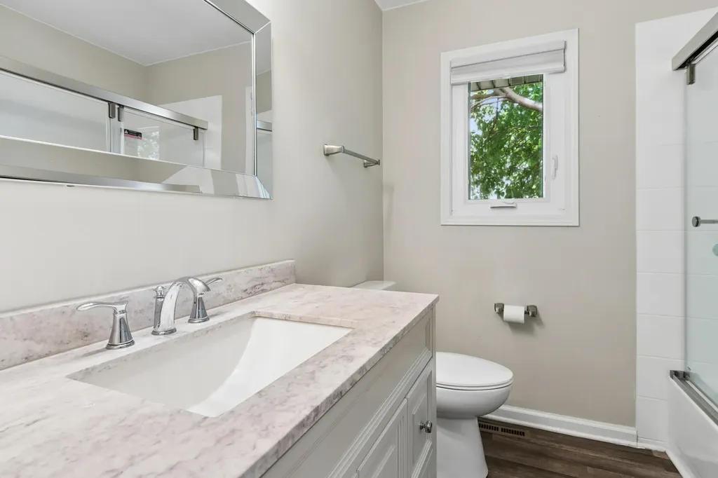 615 Chester Court E Aurora IL 60504