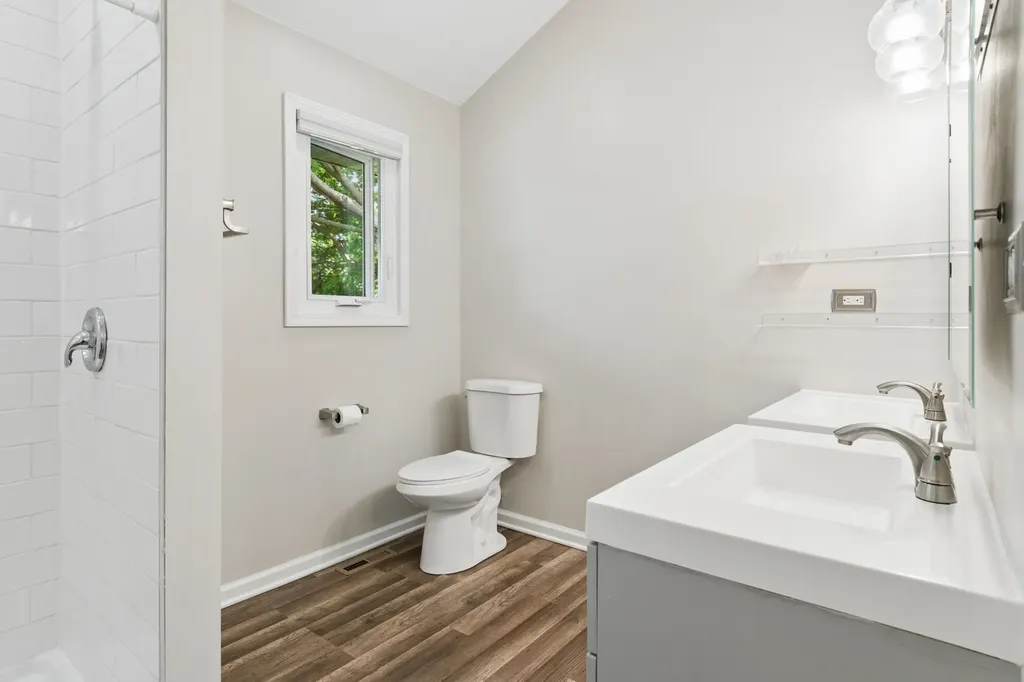 615 Chester Court E Aurora IL 60504