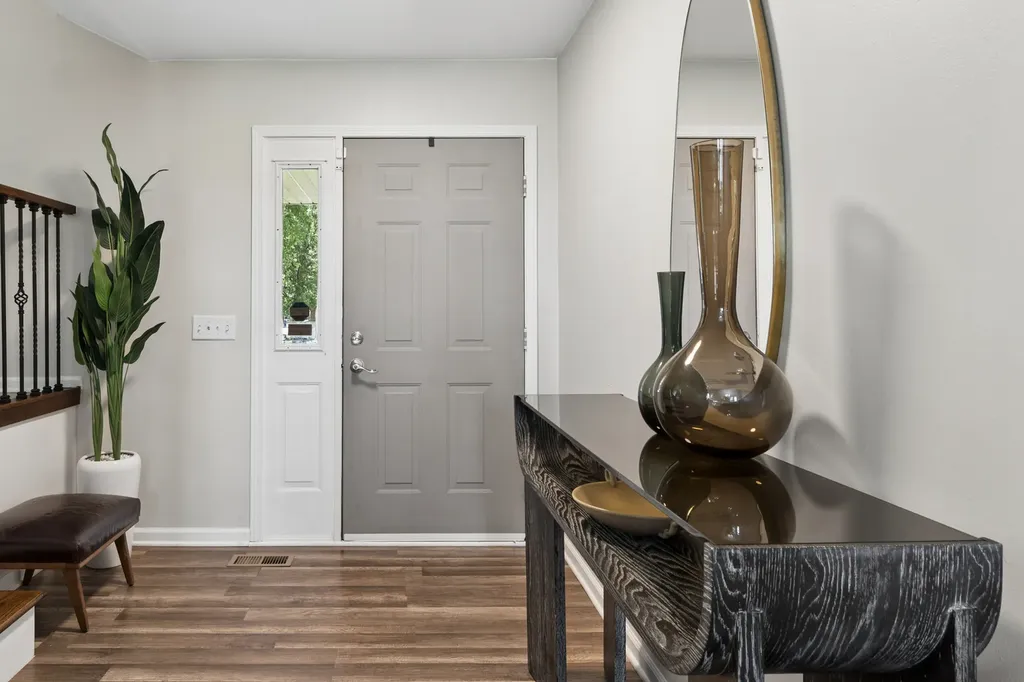 615 Chester Court E Aurora IL 60504