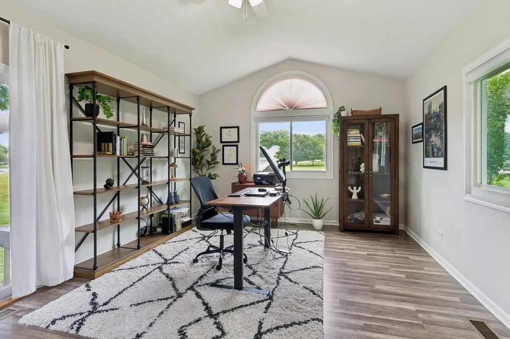 615 Chester Court E Aurora IL 60504