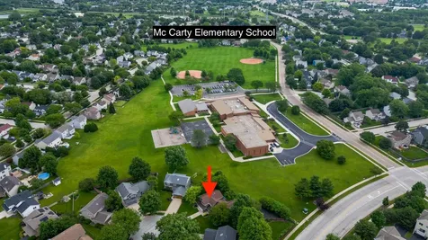 615 Chester Court E Aurora IL 60504
