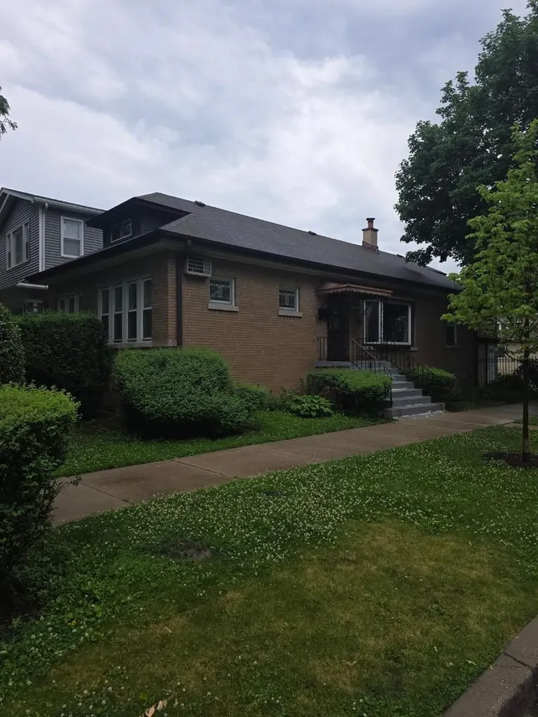 4201 West Ainslie Street Chicago IL 60630