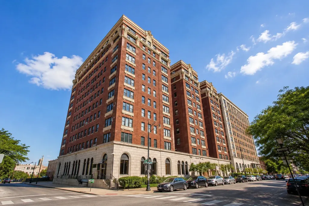5300 South Shore Drive Chicago IL 60615