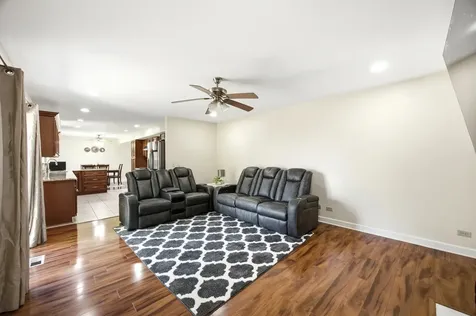 6061 Golfview Drive Gurnee IL 60031