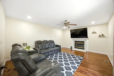 6061 Golfview Drive Gurnee IL 60031