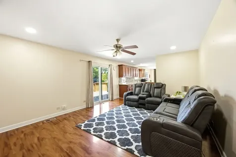 6061 Golfview Drive Gurnee IL 60031