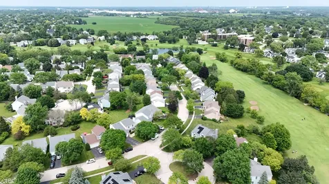6061 Golfview Drive Gurnee IL 60031
