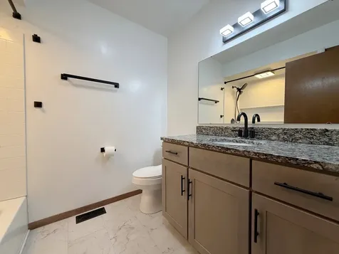2957 10TH Street East Moline IL 61244