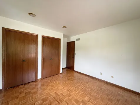 2957 10TH Street East Moline IL 61244