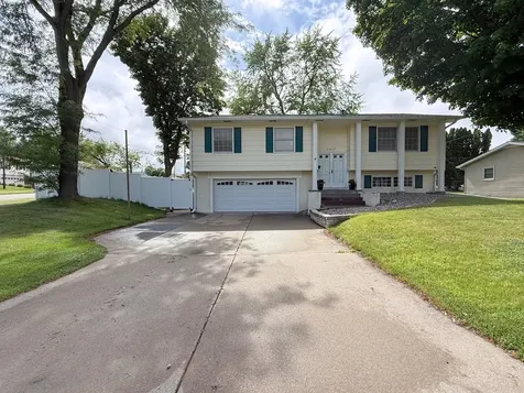 2957 10TH Street East Moline IL 61244