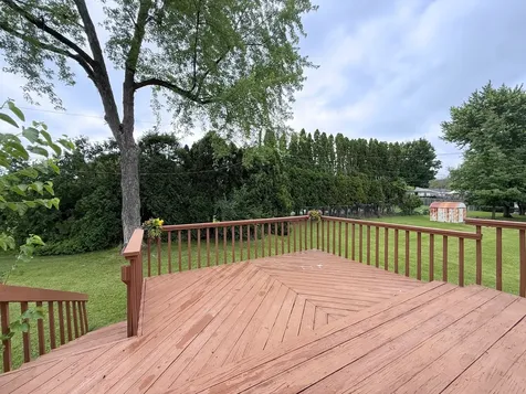 2957 10TH Street East Moline IL 61244