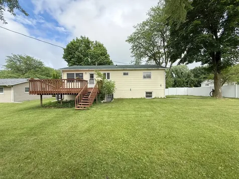 2957 10TH Street East Moline IL 61244