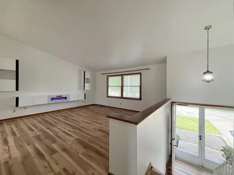 2957 10TH Street East Moline IL 61244