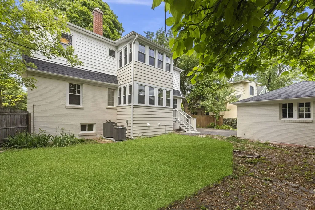 285 Hill Avenue Glen Ellyn IL 60137