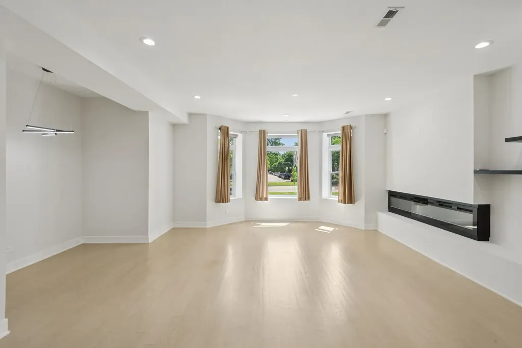 4528 South King Drive Chicago IL 60653