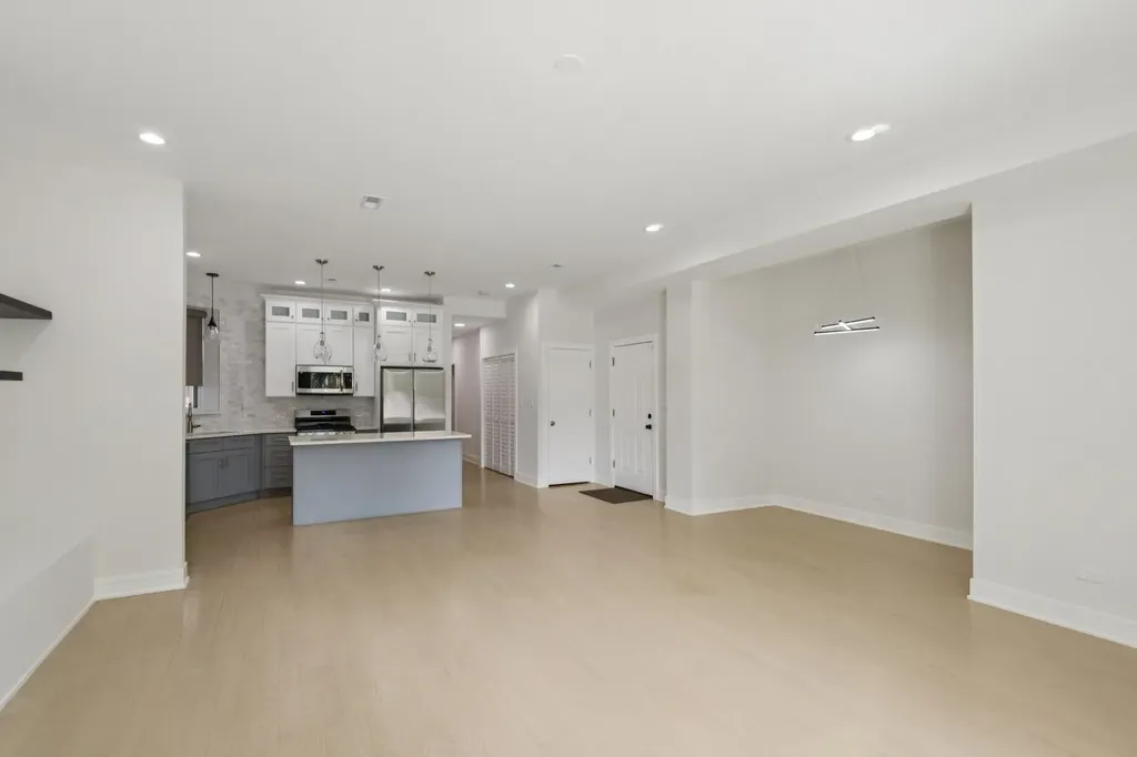 4528 South King Drive Chicago IL 60653