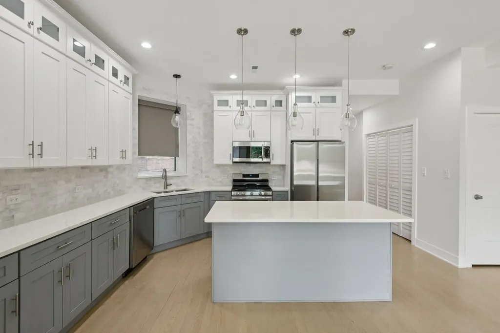 4528 South King Drive Chicago IL 60653