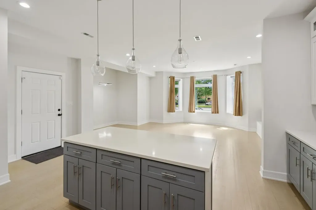 4528 South King Drive Chicago IL 60653