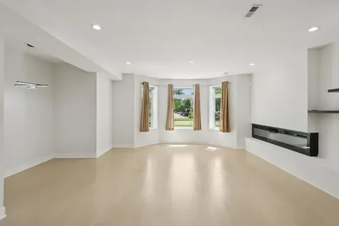 4528 South King Drive Chicago IL 60653