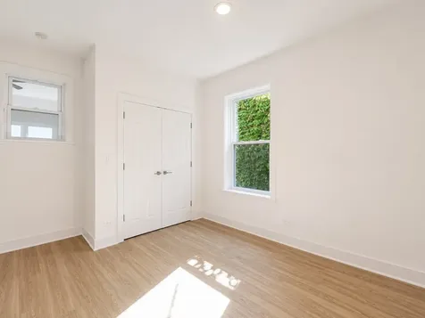 1053 West Columbia Avenue Chicago IL 60626