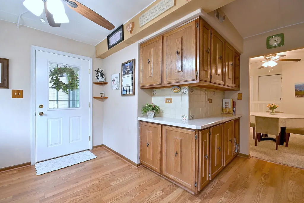 462 South President Street Carol Stream IL 60188