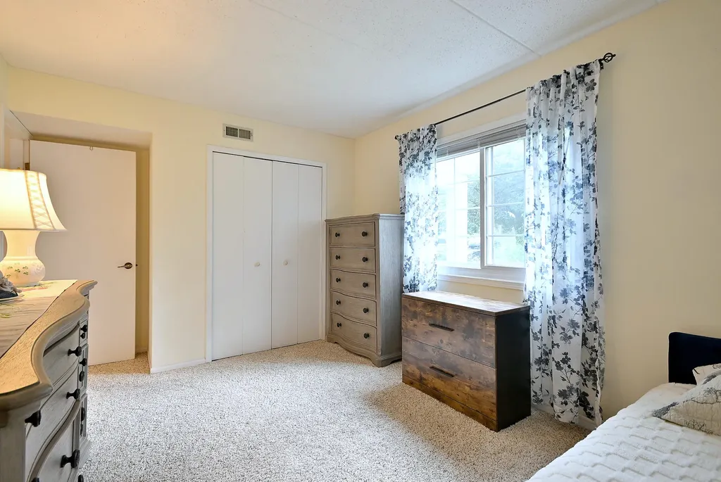 462 South President Street Carol Stream IL 60188