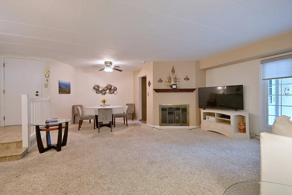 462 South President Street Carol Stream IL 60188