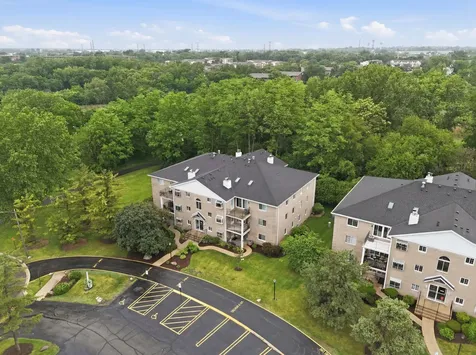 462 South President Street Carol Stream IL 60188