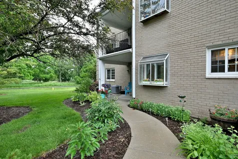 462 South President Street Carol Stream IL 60188