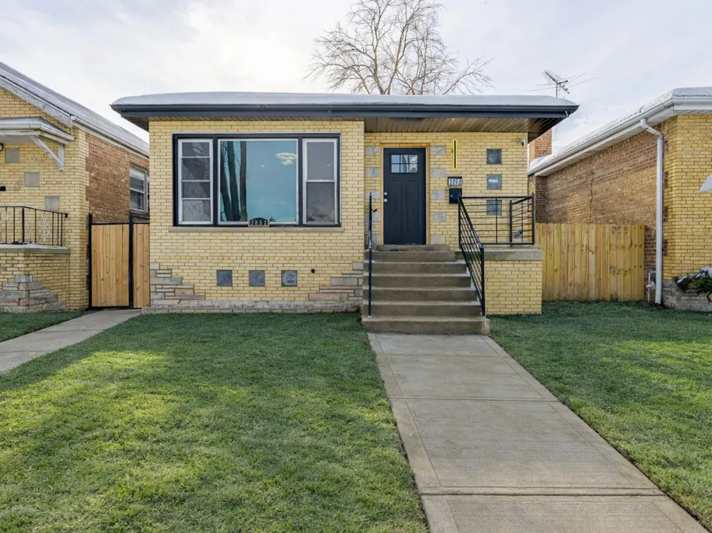 3053 West 77th Street Chicago IL 60652