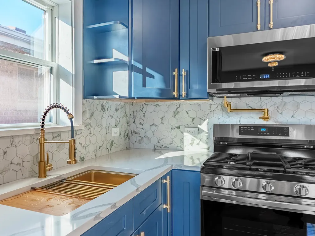 3053 West 77th Street Chicago IL 60652