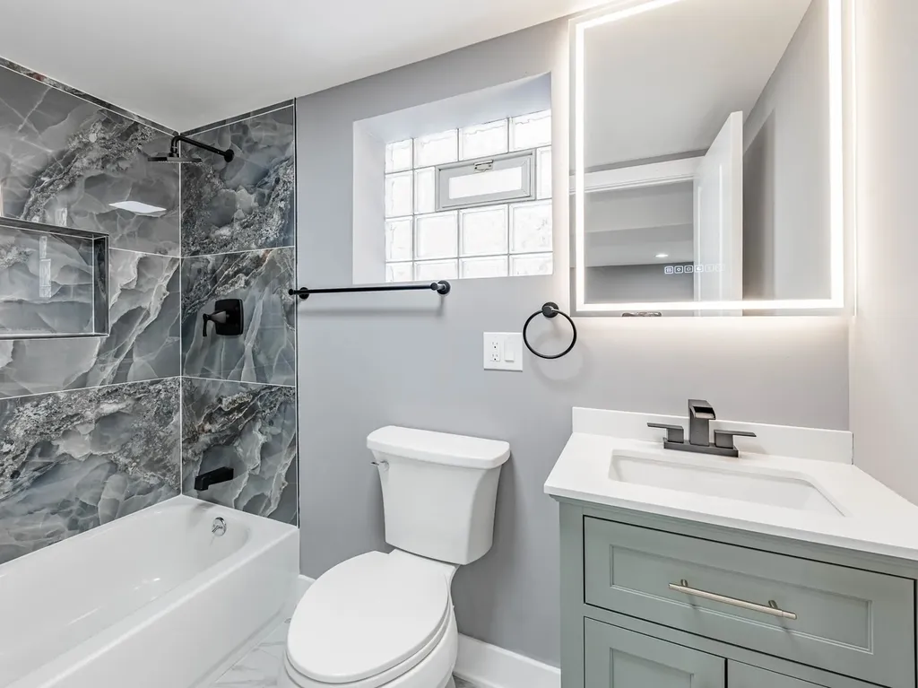 3053 West 77th Street Chicago IL 60652