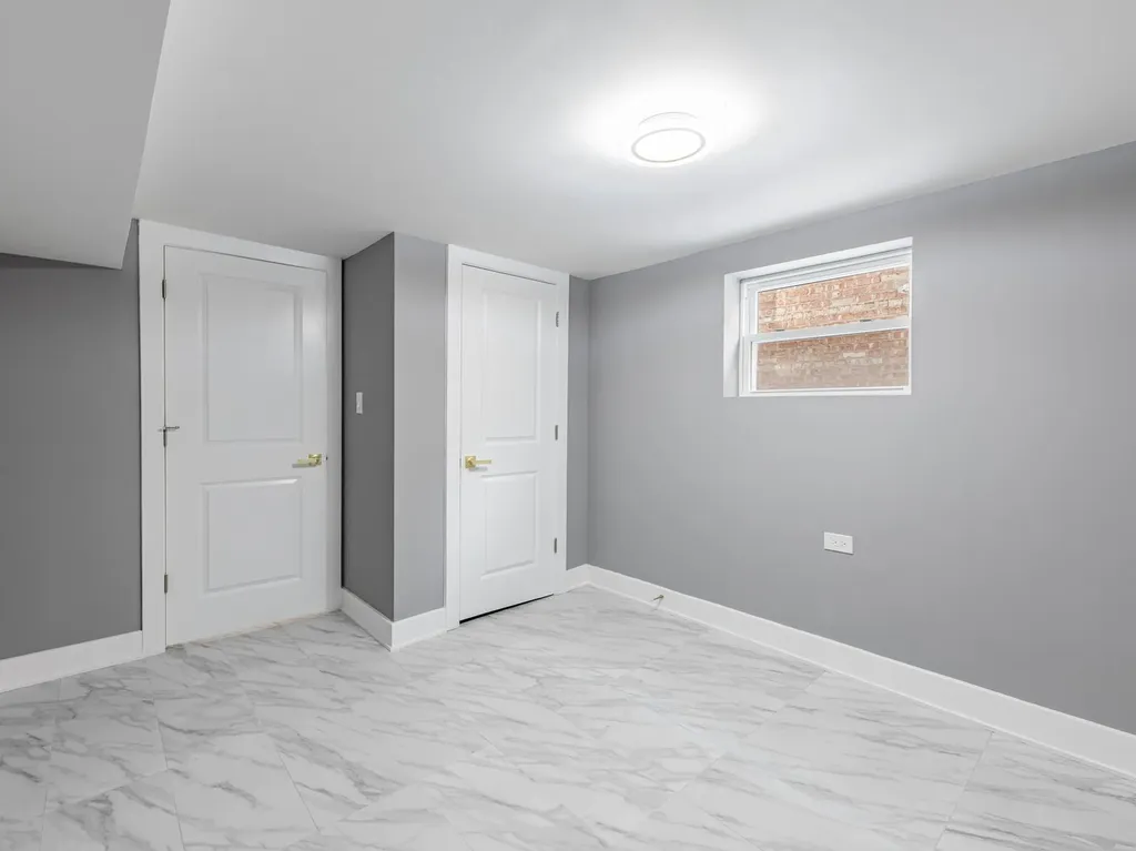 3053 West 77th Street Chicago IL 60652