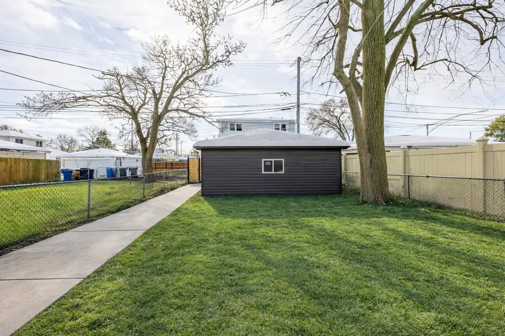 3053 West 77th Street Chicago IL 60652