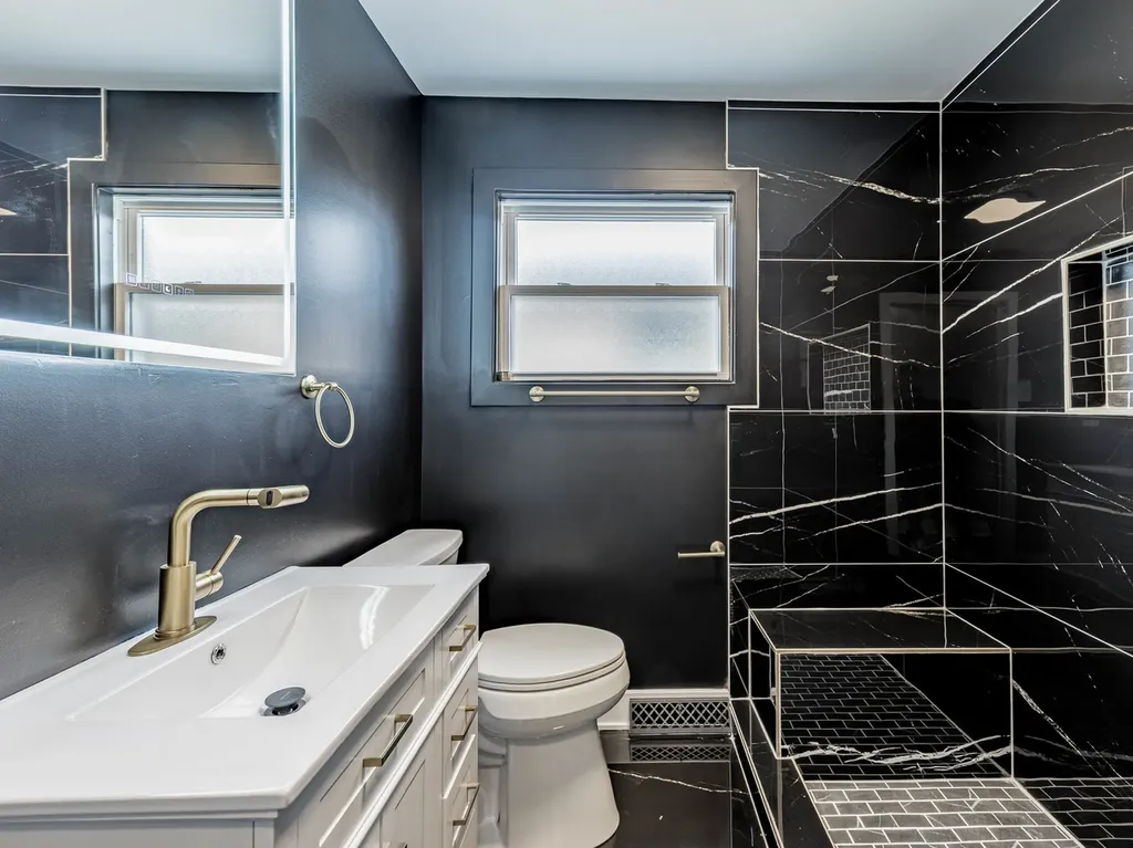 3053 West 77th Street Chicago IL 60652