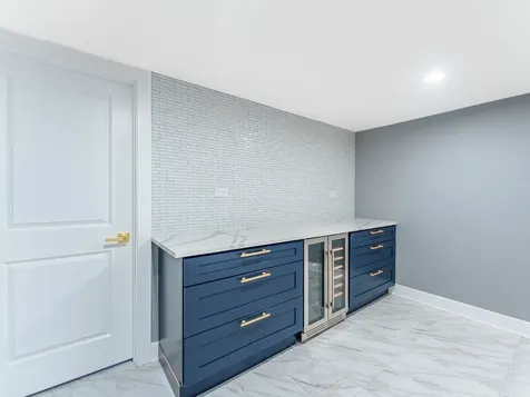 3053 West 77th Street Chicago IL 60652