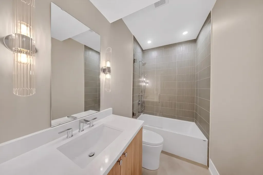 1406 West Cuyler Avenue Chicago IL 60613