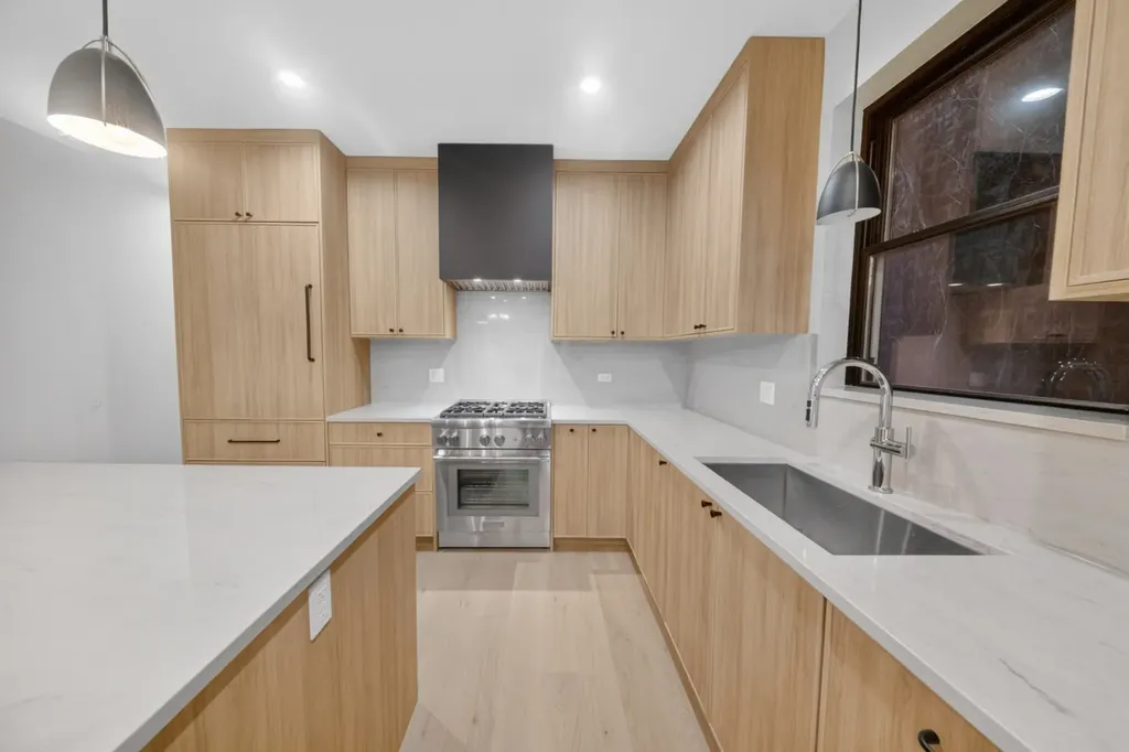 1406 West Cuyler Avenue Chicago IL 60613