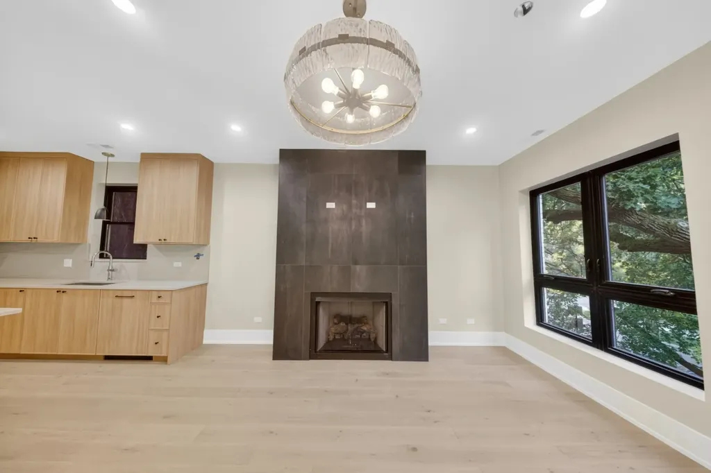 1406 West Cuyler Avenue Chicago IL 60613