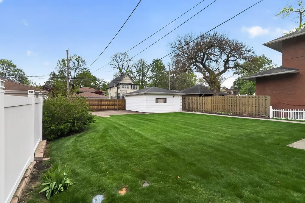 10551 South Bell Avenue Chicago IL 60643