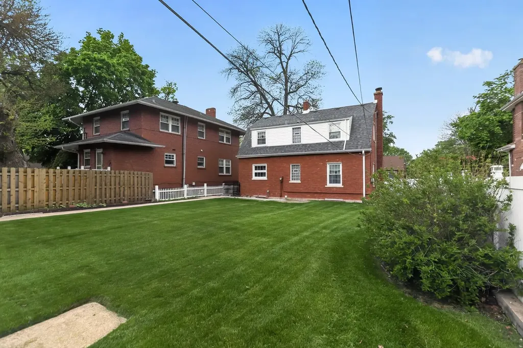 10551 South Bell Avenue Chicago IL 60643