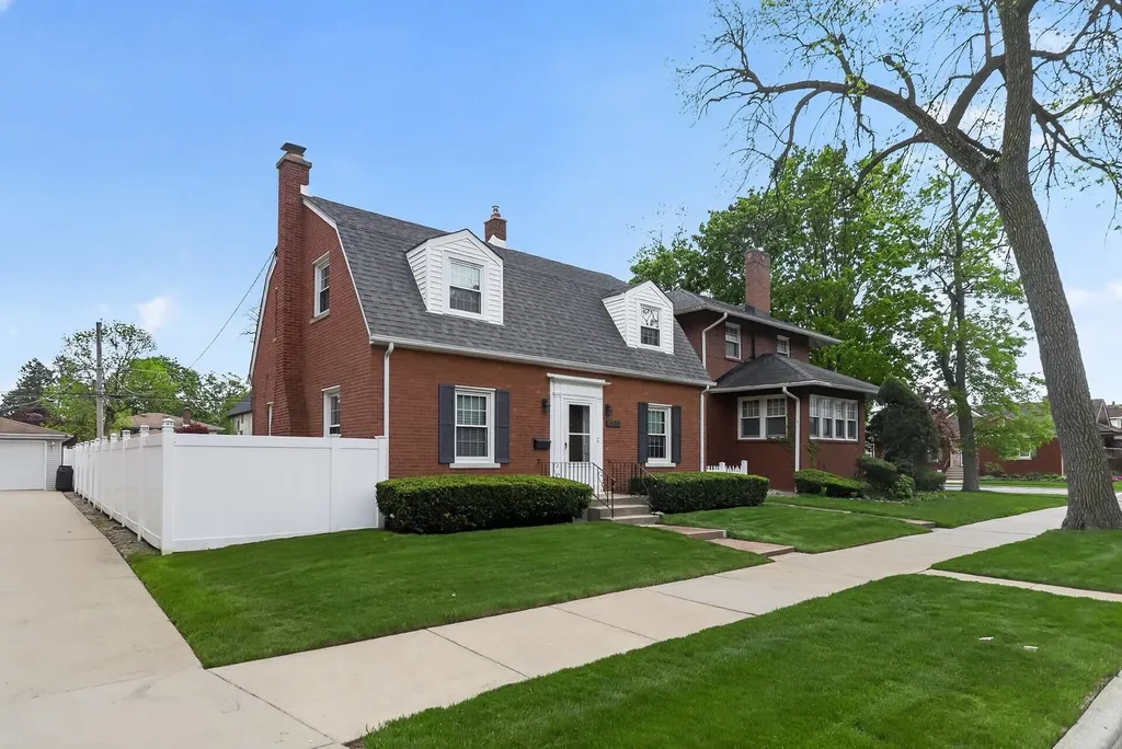 10551 South Bell Avenue Chicago IL 60643