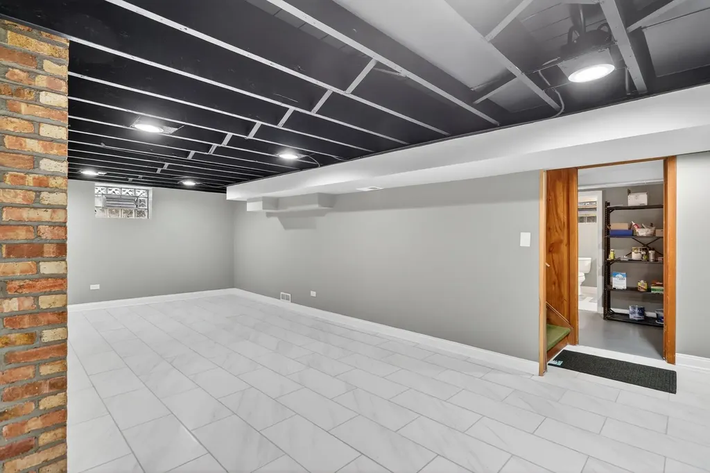 10551 South Bell Avenue Chicago IL 60643