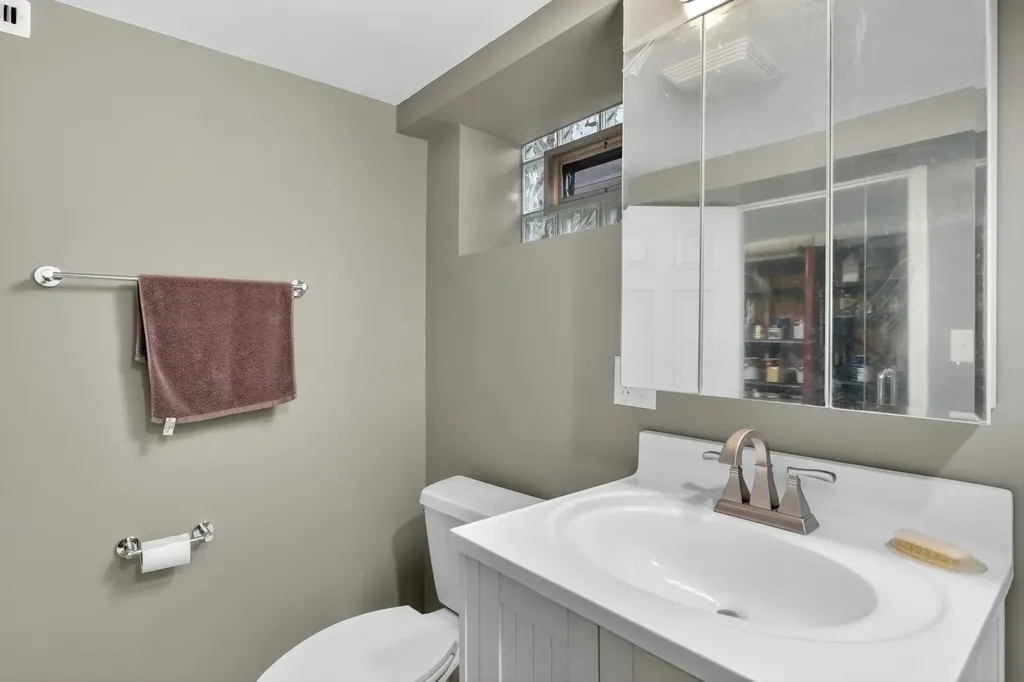 10551 South Bell Avenue Chicago IL 60643